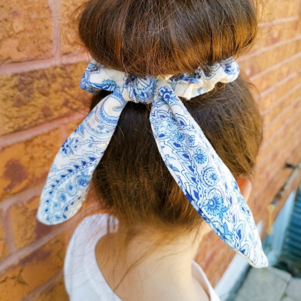 Handmade scrunchie with long knot 🎀